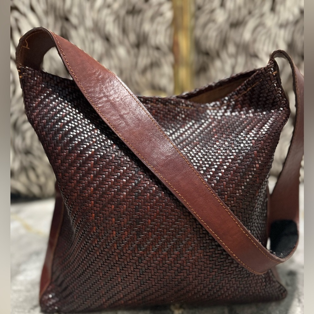 Elegant Brown Italian leather Woven Leather Shoulder Bag Gerardina di Carlo